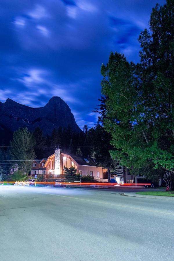 Ambleside Lodge Bed & Breakfast Canmore Exterior photo